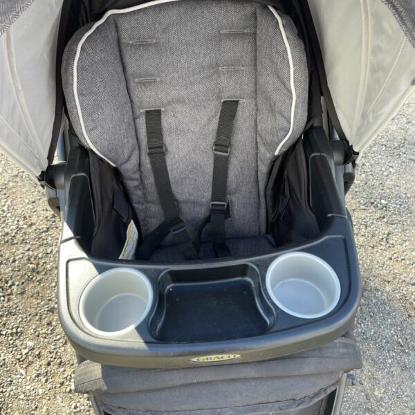 Graco Single Stroller - Reversible Views (Only Used for Play) - Image 2