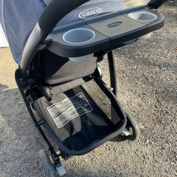 Graco Single Stroller - Reversible Views (Only Used for Play) - Image 5