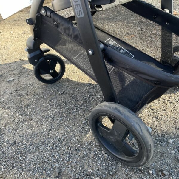 Graco Single Stroller - Reversible Views (Only Used for Play) - Image 6