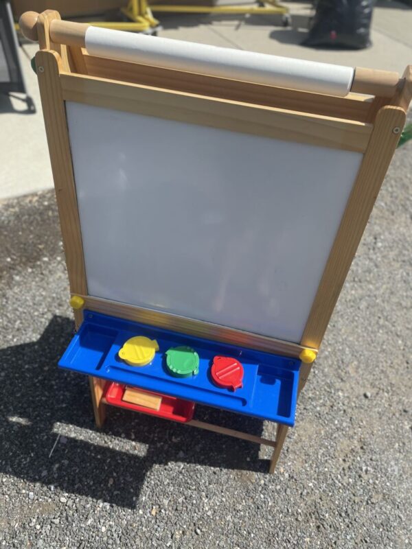 Kidkraft Art Easel Desk - VERY CLEAN - Image 2