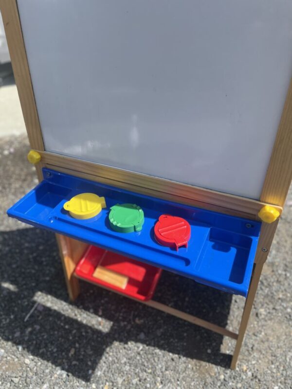 Kidkraft Art Easel Desk - VERY CLEAN - Image 3