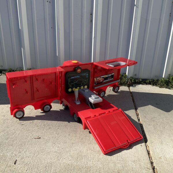 Transforming Mack Truck, Internal Car Shop - Image 2